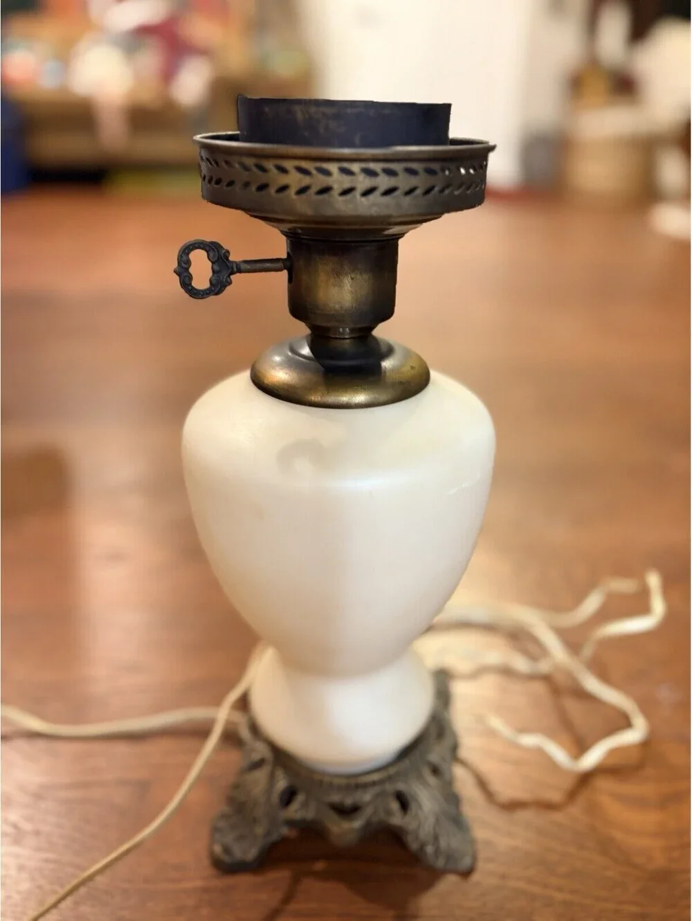 Victorian Hurricane Table Lamp Gone w/ The Wind VTG 3-Way Hand Painted Floral